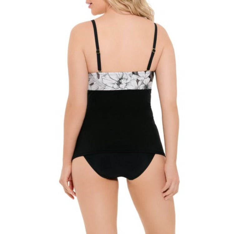 Look stunning in this Twist Tankini! You'll feel confident in the sweetheart neckline and removable, adjustable straps, plus the molded cup and shirred top provide the perfect silhouette. The tummy-taming black side panels will have you looking smokin' hot, while the non-slip lining on the top lets you take it strapless. Get ready to show off your curves in this twist of a tankini!
