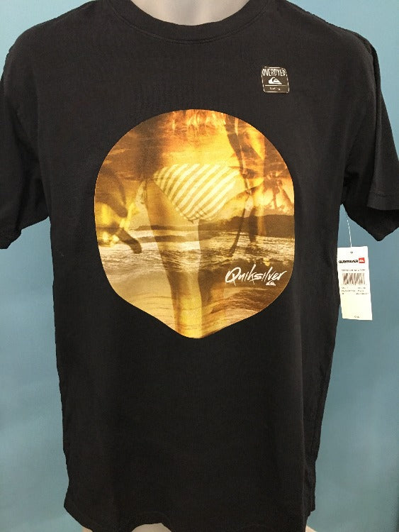 The Off Shore T-Shirt from Quiksilver is made for surf style that stands out! With sick art, a slim fit, and the ultra soft feel of ringspun combed cotton, this premium tee is destined to become your new "shore" thing. Plus it's got an enzyme/silicone wash to prevent fading and shrinking, so you can stay comfy and fly for longer. So get ready to ride the waves of fashion!     AQYTZ01434