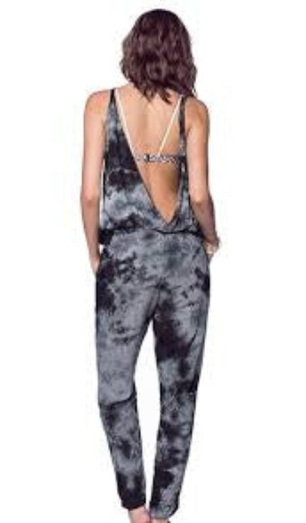 Slip into something more daring with our Midnight Jumper! Get ready for a night out in this plunge open back jumper with its stylish tie dye print and playful twist detail on the straps. Plus, you get the quality of being Made in Columbia. Happenin' style meets sleek sophistication!