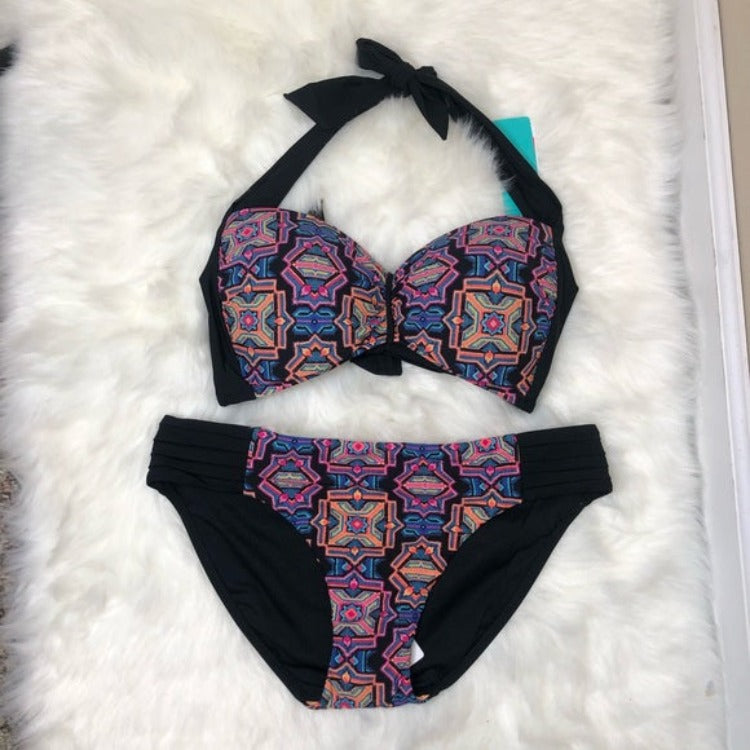 This Sun Temple Halter Bikini is perfect for your summer getaways! With wide straps for comfort and a beautiful Kaleidoscope design, you can soak up the sun in style. The side-panelled bottoms give you a flattering fit, and you can even upgrade the top with removable push-up pads. Get sun-drenched in supreme comfort!    30509200/4014520