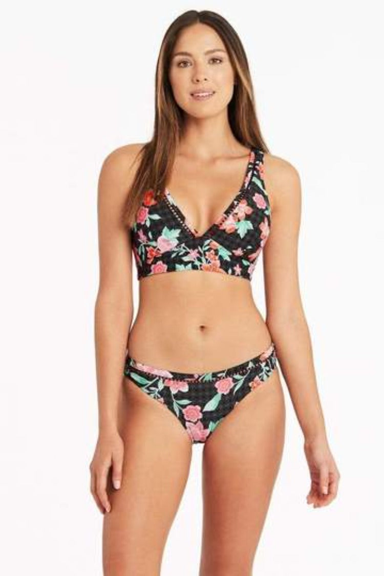 Shake up your beach look with the Mauritius Longline Bikini from Sea Level Swim Australia! Crafted with luxe fabrics and precision-contoured body sculpting, it's your ticket to eye-catching style and flattering fits that are sure to turn heads. Let's get tropical - aloha, beach babe!
