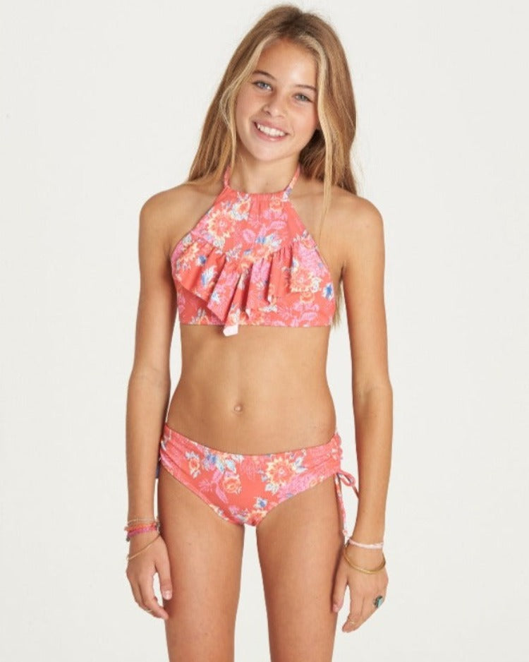 This Rosie Daze High Neck Bikini will have your little beach babe stylin'! She'll be the cutest kiddo on the sand thanks to its ruffled upper chest and adjustable ties perfect for the perfect fit. The elastane blend material promises to keep her comfy and looking great all day! Get ready to say "yasssss" to this bikini!
