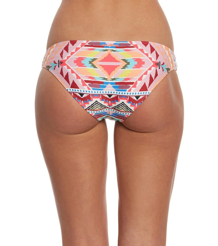 Take your summer to the next level with the Billabong Tribe Time Bikini Set! The Sol Searcher Banded Triangle Top has a super stylish thick band around the ribs and fixed triangle cups for a relaxed, carefree look and feel. Match it with the Tribe Time Bottom for a vibrant tribal print and the lowrider cut for a look that's sure to turn heads. Get your tribe together -- it's time to shine!